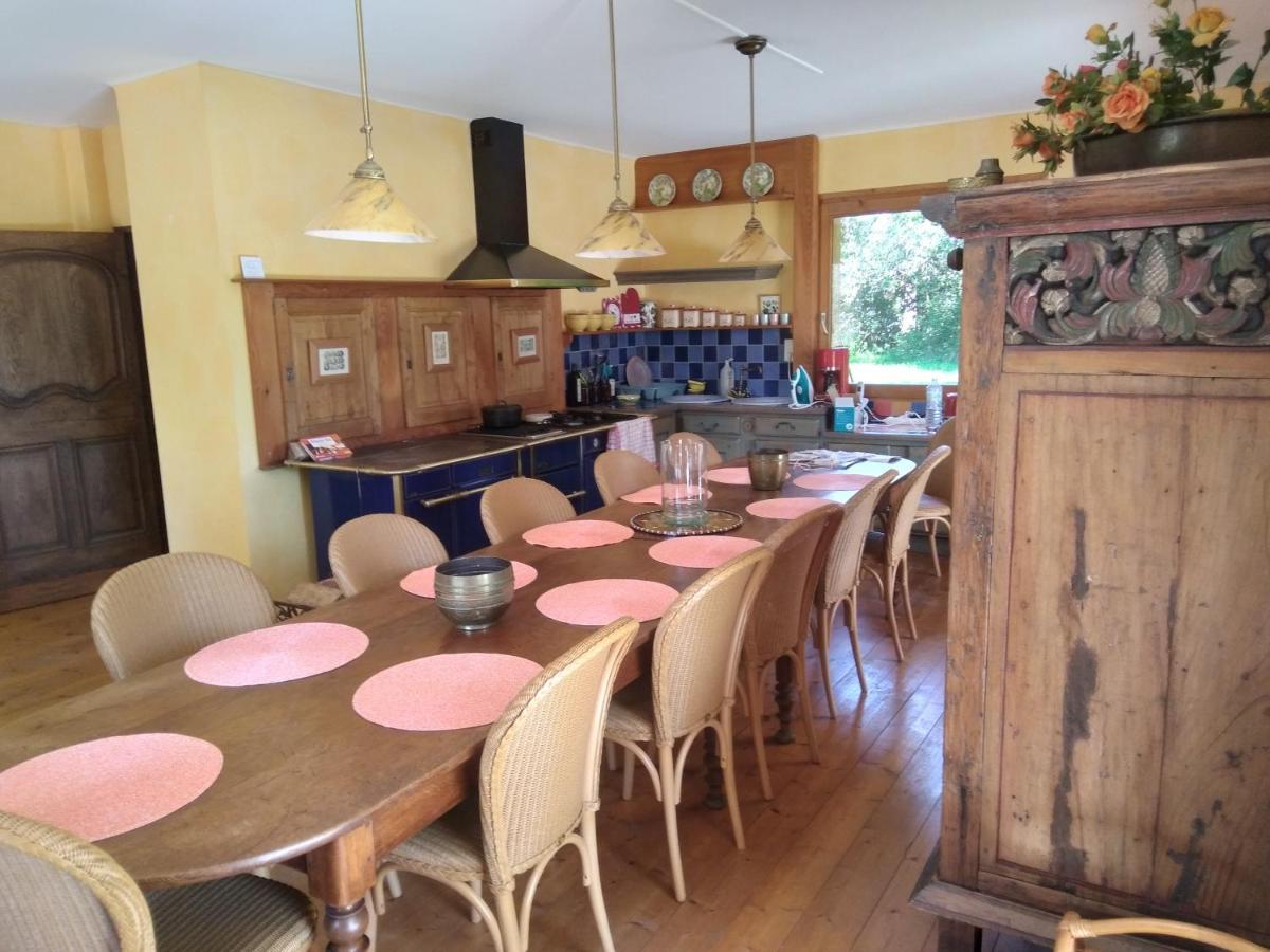 Le Fied Les Dames De La Saugiat B&B 외부 사진