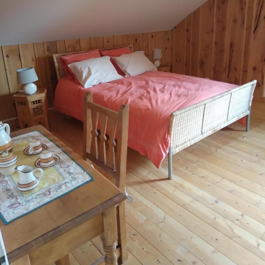 Le Fied Les Dames De La Saugiat B&B 외부 사진