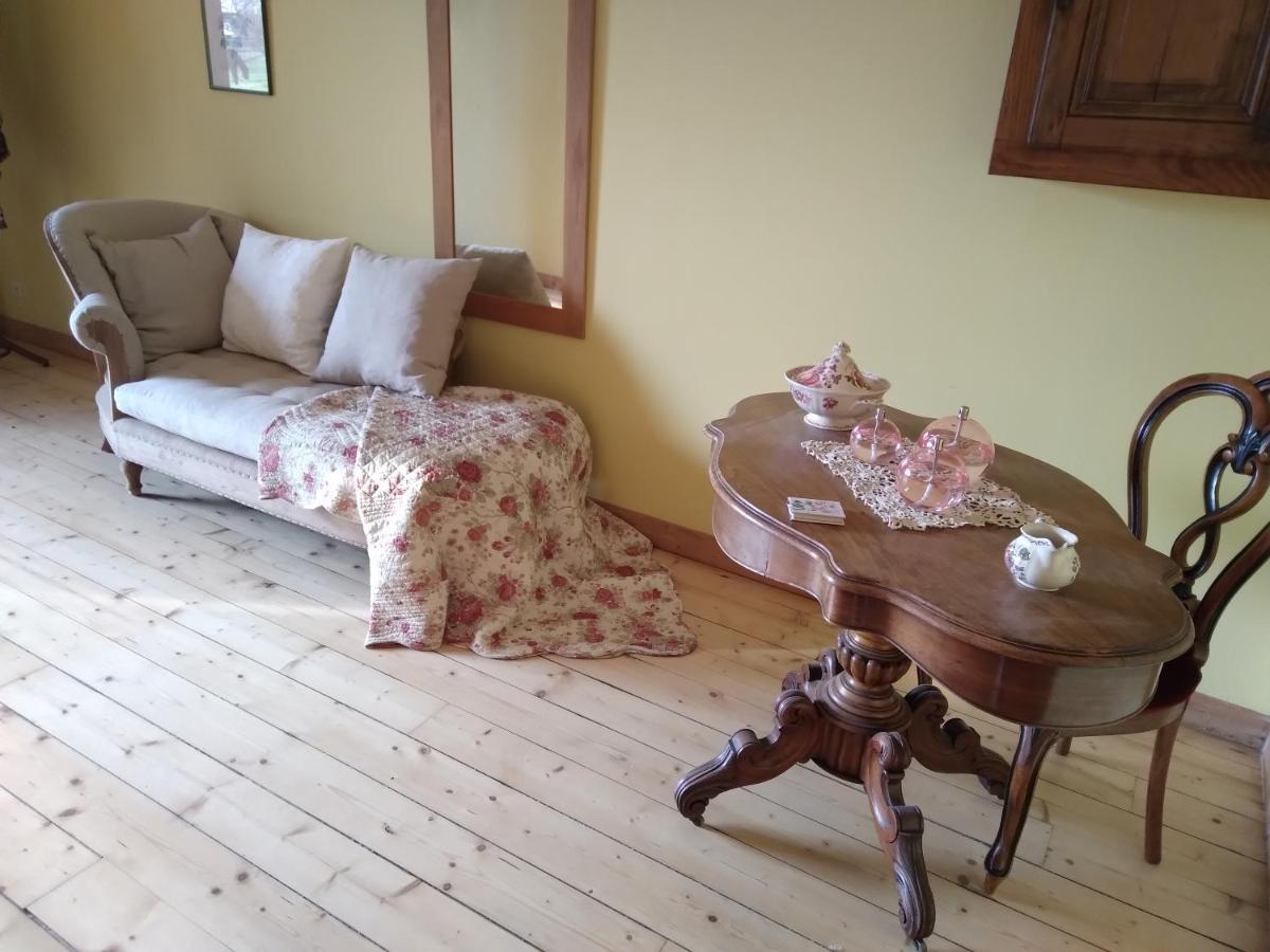 Le Fied Les Dames De La Saugiat B&B 외부 사진